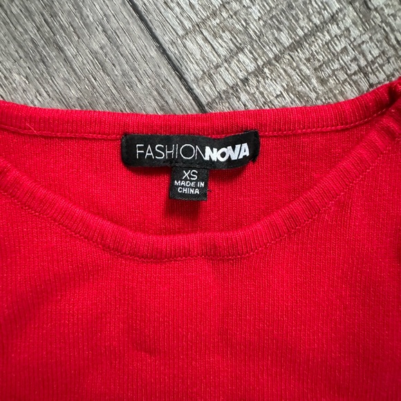 Never worn fashion nova long sleeve crop - Picture 2 of 2